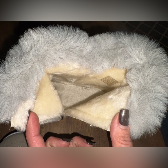 NWOT Women's Gray Fur-Lined Ankle Boots - Picture 5 of 8